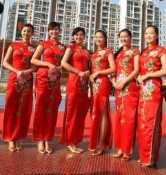 專業(yè)禮儀服務(wù)在重慶 伴娘伴郎團(tuán)隊(duì)、模特主持與角色扮演的多元化發(fā)展