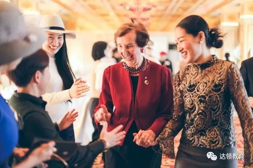 她為重慶打開一扇世界禮儀修養(yǎng)的大門